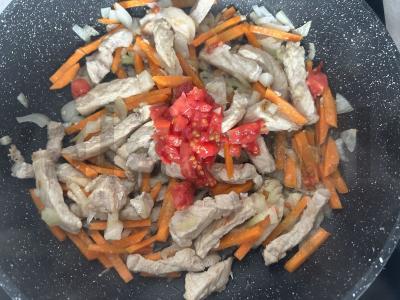 Ryžiai su bulvėmis ir mėsa keptuvėje Žingsnis 3