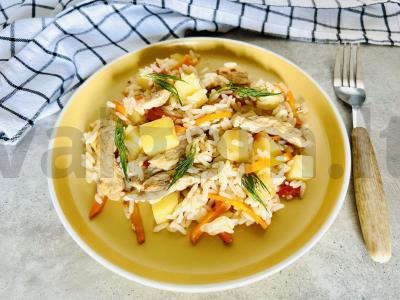 Ryžiai su bulvėmis ir mėsa keptuvėje pagrindine nuotrauka