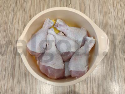 Vištienos blauzdelės su bulvėmis orkaitėje Žingsnis 2