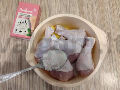 Vištienos blauzdelės su bulvėmis orkaitėje Žingsnis 3