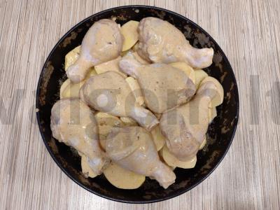 Vištienos blauzdelės su bulvėmis orkaitėje Žingsnis 10