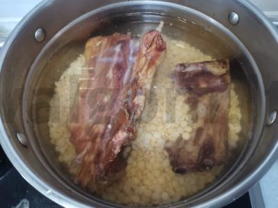 Žirnių sriuba su rūkyta mėsa Žingsnis 2