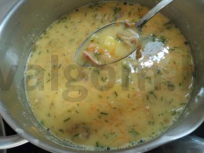 Žirnių sriuba su rūkyta mėsa pagrindine nuotrauka