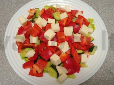 Daržovių salotas su feta ir apelsinų padažu Žingsnis 5