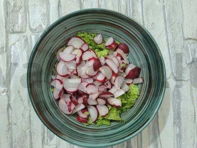 Sultingas salotas su daržovėmis, kumpiu ir žolelėmis Žingsnis 2