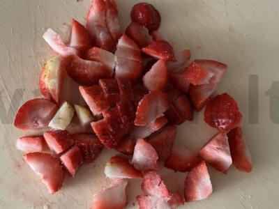 Manų košė su kokosų drožlėmis ir braškėmis kondensuotame piene Žingsnis 4