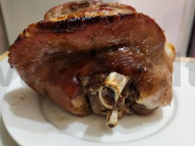 Karka, kepta su citrina ir česnaku pagrindine nuotrauka