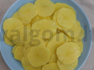 Kiauliena kapitoniškai su bulvėmis ir sūriu Žingsnis 1