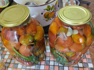 Sūdyti pomidorai su gvazdikėliais ir estragonu žiemai Žingsnis 3