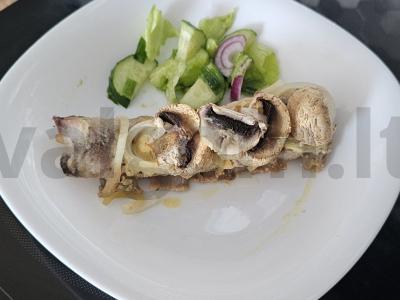 Kiaulienos šonkauliai su garstyčiomis ir grybais pagrindine nuotrauka