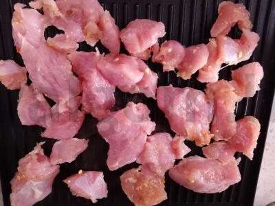 Salotas „A-la Cezaris“ su kalakutiena Žingsnis 3