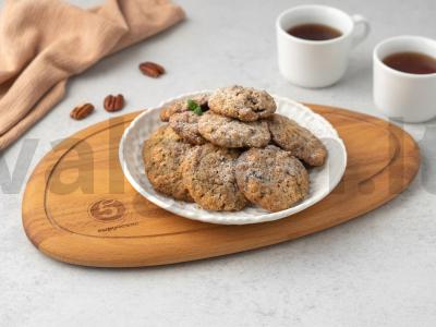 Avižiniai sausainiai su riešutais ir šokoladu pagrindine nuotrauka