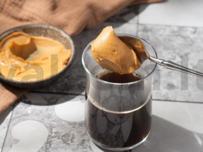 Uogų latte su žemės riešutų sviestu Žingsnis 3