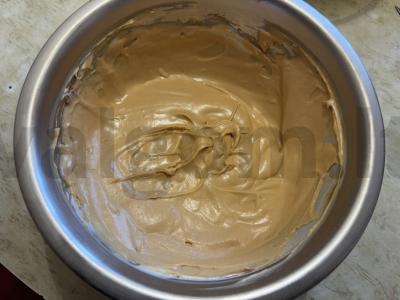 Grietinėlės-karamelės kremas pagrindine nuotrauka