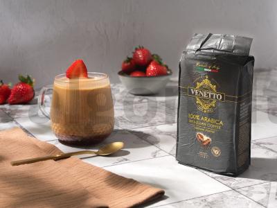 Uogų latte su žemės riešutų sviestu pagrindine nuotrauka