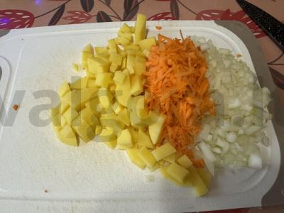 Raudonos lęšiai su rūkytomis vištienos Žingsnis 3