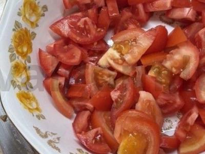 Namų daržovių salotas su baziliku Žingsnis 2