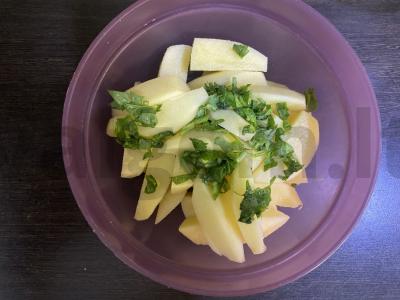 Kaimiški bulvės su špinatais, paprika ir česnaku Žingsnis 3