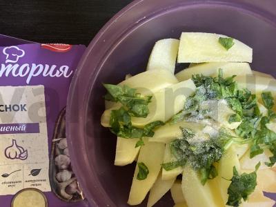 Kaimiški bulvės su špinatais, paprika ir česnaku Žingsnis 4