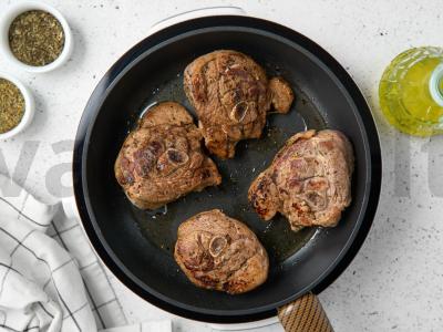 Kalakutienos blauzdelių kepsniai Žingsnis 4