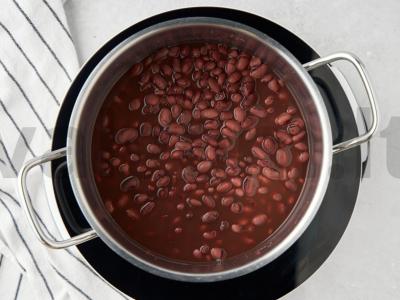 Konservuotos pupelės pomidorų padaže Žingsnis 1