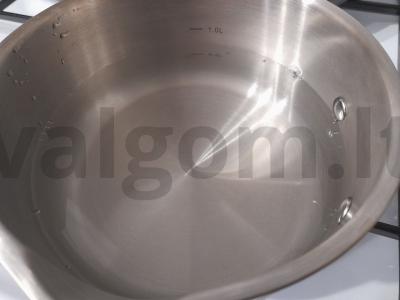 Kiaušinių makaronai su kiaušiniu ir baziliku Žingsnis 1