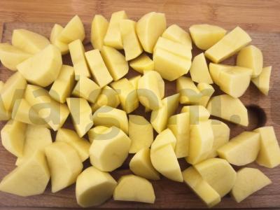 Vištiena, troškinta su bulvėmis lėtoje viryklėje Žingsnis 3