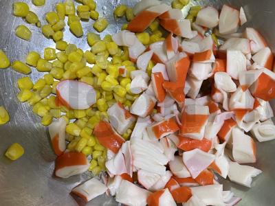 Salotos su surimi ir kukurūzais Žingsnis 2