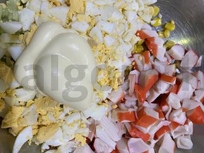 Salotos su surimi ir kukurūzais Žingsnis 5