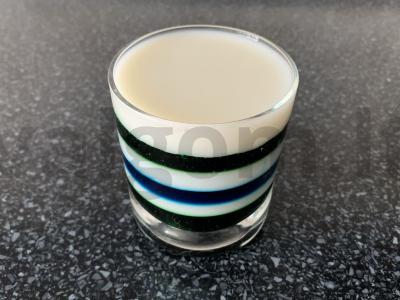 Spalvota želė desertui pagrindine nuotrauka