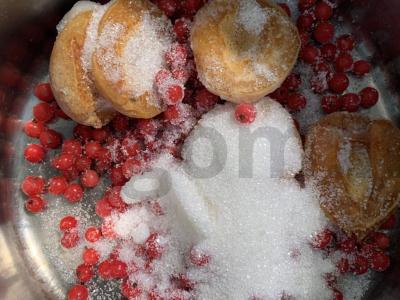 Vitamininis gėrimas iš erškėtrožių, abrikosų ir raudonųjų serbentų Žingsnis 1