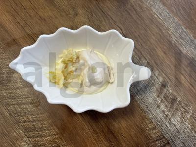 Mini pica su dešrelėmis ir marinuotais agurkais Žingsnis 3