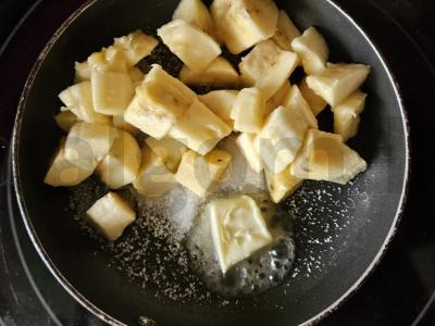 Keptas varškės sūris su karamelizuotais bananais Žingsnis 1