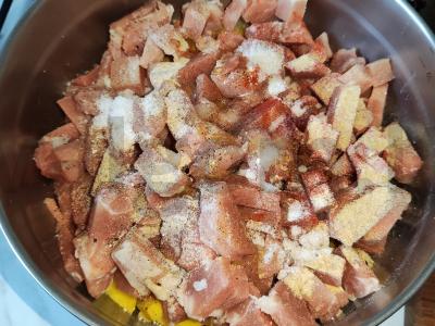 Bulvės su kiauliena ir sūriu moliniame puode Žingsnis 5