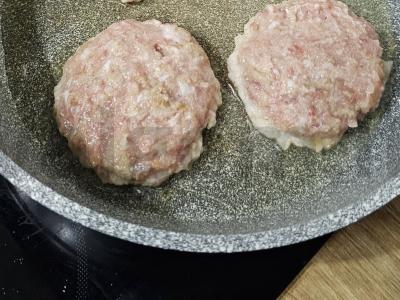 Hamburgeris su kotletu ir jalapeño Žingsnis 3