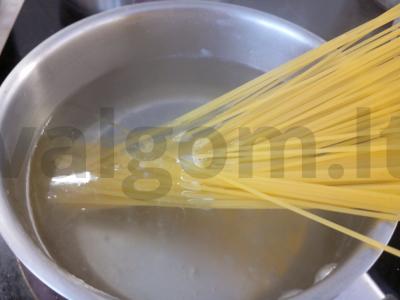 Spagečiai su pomidorų padažu vakarienei Žingsnis 5