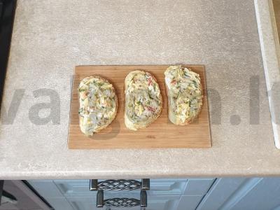 Karšti sumuštiniai su krabų lazdelėmis Žingsnis 5