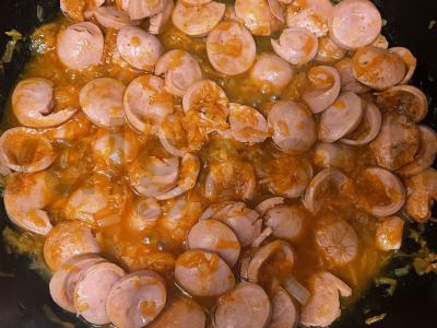 Padažas su pomidorų pasta ir dešrelėmis Žingsnis 4