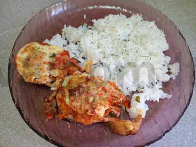 Lašiša, kepta su daržovėmis po sūriu pagrindine nuotrauka