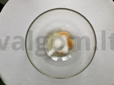 Kukurūzų miltų varškės keksiukai Žingsnis 1