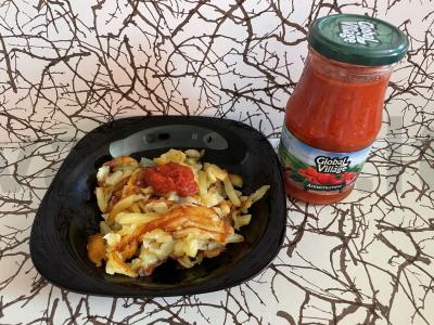 Keptas bulves su švelniu aštriu padažu pagrindine nuotrauka