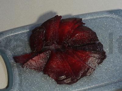 Burokėlių salotas su upėtakiu, varškės sūriu ir alyvuogėmis Žingsnis 1