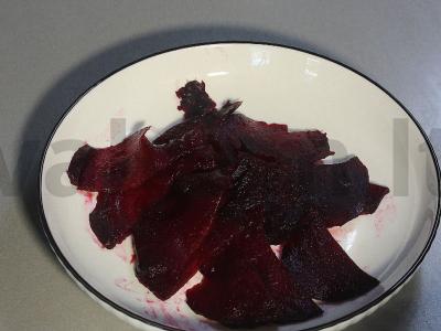 Burokėlių salotas su upėtakiu, varškės sūriu ir alyvuogėmis Žingsnis 2