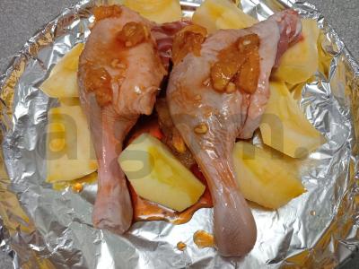 Anties šlaunelės apelsinų marinate, keptos su obuoliais Žingsnis 4