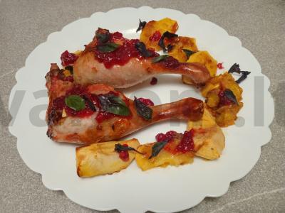 Anties šlaunelės apelsinų marinate, keptos su obuoliais pagrindine nuotrauka