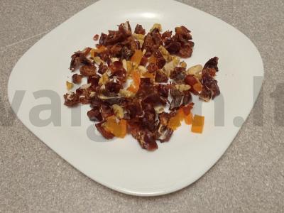 Dattelės, džiovinti abrikosai ir graikiniai riešutai Žingsnis 4