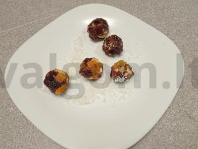 Dattelės, džiovinti abrikosai ir graikiniai riešutai Žingsnis 6