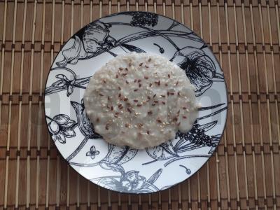 Greita avižų košė su sausa grietinėle pagrindine nuotrauka