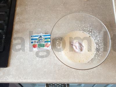 Kvapnus pyragas su uogų jogurtu Žingsnis 2