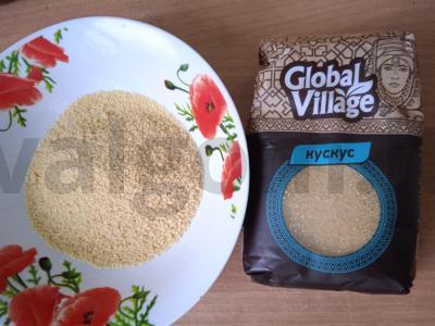 Kuskuso, kiaulienos, vyšnininių pomidorų ir putpelių kiaušinių dubuo Žingsnis 1